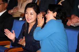 He was effectively anointed as his father's. Ri Sol Ju La Femme De Kim Jong Un Presente Pour Recevoir Moon Jae In