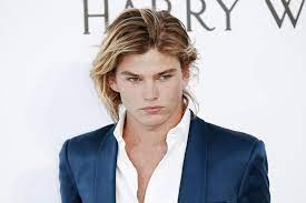 Bleaching a man's hair isn't inherently different than bleaching a woman's, but when you're trying to find a good colorist, look for someone whose instagram account has pictures of men. The Most Insightful Guide To How To Bleach Hair Successfully