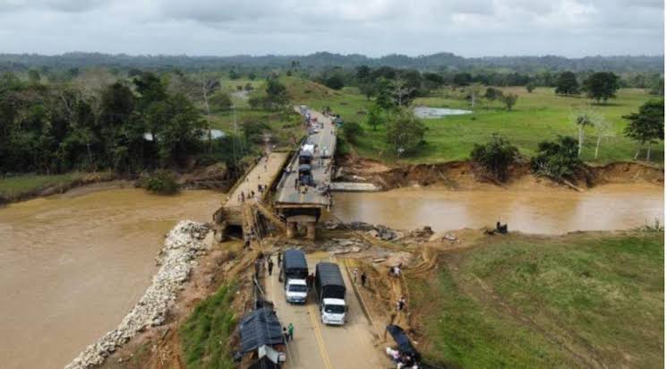 Puente modular en San Juan de Urabá, generada por IA
