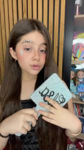 این پست السارو حسابی حمایت کنید و بفرستید برا دوستاتون🤌🏼🎈, چون السا خودش  تنهایی این فیلم و گرفته 🥹و ازین به بعد قراره براتون کلی چالش بره بدون  مامان و باباش✌️, میگه خودم مثله قدیما میخوام کلی برای ...