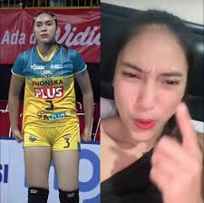 Perbandingan body yolla saat main di Indonesia dan di Jepang Selma tinggal  di Jepang makin menonjol aja kak yolla🥰👌