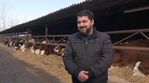 Cătălin moroşanu a devenit fermierul şef, iar acum va trebui să aleagă servitorii şi pe cei trimişi la duel. ViaÅ£a Satului EdiÅ£ia Din 19 Ianuarie Prima Parte Tvr1 Youtube