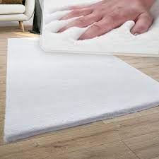 Und dass obwohl diese farbe schon in der antike griechische und römische tempel schmückte. Teppich Wohnzimmer Kunstfell Plusch Hochflor Kaufland De