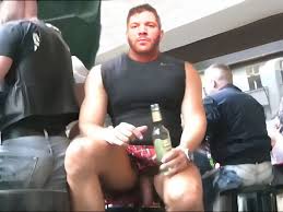 Daddy in Kilt Got Public Handjob - ThisVid.com