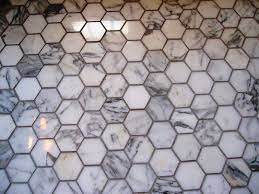 Marble dark after grouting / go from dark to light with the royal ivory worktop! Dark Grout In Bathrooms Marble Bathroom Grey Flooring Hexagon Tile Floor