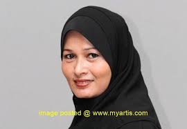 Melankolia diadaptasi dari buku berjudul sama karangan marchella fp. Pelakon Wanita Malaysia 90an