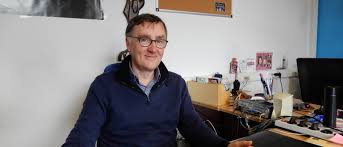 Il apporte de la confiance de par son vécu. Apporter Sa Pierre A L Edifice Fedasil