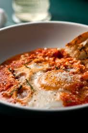 Eggs Poached In Marinara Sauce Receta Recetas De Cocina Comida Shakshuka