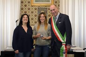 A nuoto in costume nelle acque gelide del naviglio. Alassio Luminosa Bogliolo All Alba Il Video Promozionale Intanto L Assessore Generale Battaglia Su Spazzatura Sfida Mister Vinai Trucioli