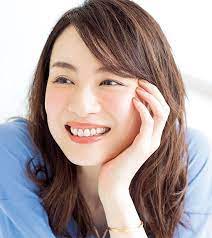 モデル 樹神さんが実践 ふいに撮られた写真でも最高の笑顔をつくるトレーニング トレーニング モデル 写真