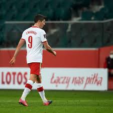 21.08.1988) is a polish forward and at fc bayern since 2014. Bayern Munich S Robert Lewandowski Left Devastated By Knee Injury Bavarian Football Works