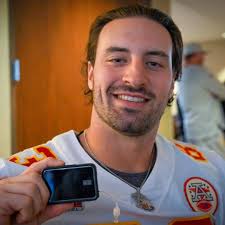 Cheering for T1D athlete Noah Gray in the Super Bowl today! The Kansas City  Chiefs tight end told Sports Illustrated that he believes his type 1  diabetes made him a better football