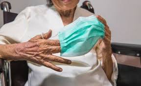 Proche du métier d'infirmière libérale, la professionnelle intervient au domicile des patients âgés et / ou dépendants. Coronavirus A Lyon Plus De 110 000 Masques Distribues Aux Aides A Domicile Depuis Fin Mars Actu Lyon