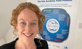 Kerry Cottrell's Instagram, Twitter & Facebook