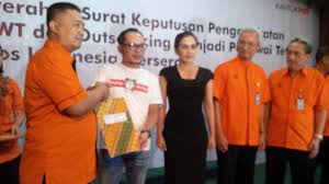 Bisa merupakan sk pengangkatan karyawan tetap dari sebelumnya hanya menjadi karyawan kontrak, juga bisa sk kenaikan jabatan bagi karyawan. 5 500 Pekerja Outsourcing Pt Pos Diangkat Jadi Pegawai Tetap Tribunnews Com Mobile
