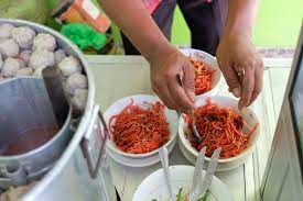Hukum dan mie delicious food. Mie Yamin Senwell Enjoying Food Ala Buwah