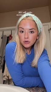 Alissa Floyd's Instagram, Twitter & Facebook