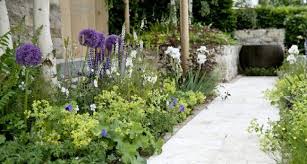 Garten Modern Gestalten Blumenbeet Idee Gartenweg Weiss Stein Zeitgenossische Gartengestaltung Urban Garden Design Moderne Gartenentwurfe