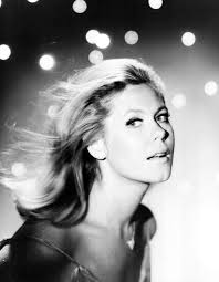 Painting of a gorgeous lady based