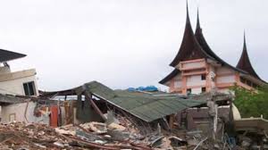 Gempa bumi adalah guncangan atau getaran di permukaan bumi akibat pergeseran lapisan batuan di gempa bumi dapat diukur dengan seismometer. 30 September 2009 Gempa Bumi Dahsyat Guncang Sumatera Barat Monitor