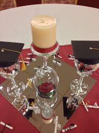 Resultado De Imagen Para Pinterest Centro De Mesas Para Graduados Univers Gold Graduation Party High School Graduation Party Decorations Graduation Decorations