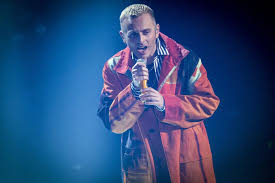 Ghemon, pseudonimo di giovanni luca picariello, nasce ad avellino il 1° aprile del 1982. Chi E Ghemon Rapper E Cantante Di Un Temporale