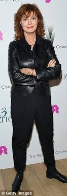 She has worked in movies and television since 1969, and won an academy award for best actress for her performance in the 19. A Bad Moms Christmas Fills Out Its Cast Daily Mail Online