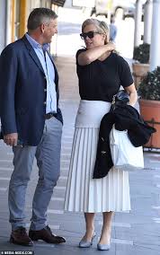 Sam armytage and richard lavender share many similar interests. Samantha Armytage Meets Boyfriend Richard Lavender S Extended Family And Two