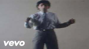 Ritornello che include tutto il significato e l'essenza del brano stesso. Franco Battiato Centro Di Gravita Permanente Youtube Concerti Canzone