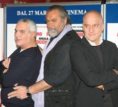 Questo film, di genere commedia è intitolato i mostri oggi streaming, sedici episodi per raccontare e fotografare l'italiano contemporaneo e le ipocrisie della nazione ad ogni latitudine.a roma un ragazzo di periferia ruba una carrozzella a un'invalida per entrare allo stadio mentre due camerieri impiegati in centro vaneggiano su capitali inesistenti e su un futuro impraticabile; I Mostri Oggi A Volte Ritornano Mymovies It