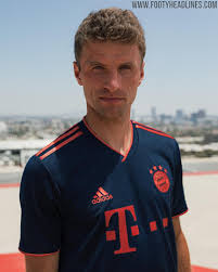 Like the home and away kits, this third jersey also seems to follow the theme of paying homage to the allianz arena with the diamond shapes that appear throughout the front of the jersey. Bayern Munich 19 20 Third Kit Released Footy Headlines
