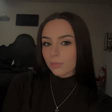 Who are talented nail technicians in Cape Coral specializing in acrylics?