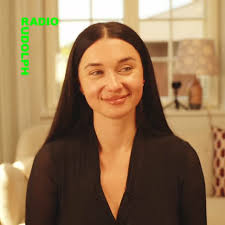 Jeg har længe været fascineret af @irinaolsen på afstand. Vi har aldrig  mødt hinanden før nu, men jeg har altid syntes, hun var både modig,  dragende og fuld af værdighed på sin helt egen måde. Der bor ...