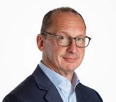 Perry Simon's Instagram, Twitter & Facebook