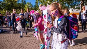 Busca en tendencias las palabras. Vuelta A Clases Pese Al Coronavirus Cultura Dw 03 08 2020