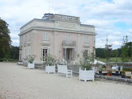 Bagatelle La Folie Du Comte D Artois Folie Architecture Art Deco