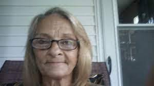 Kelly Yoho's Instagram, Twitter & Facebook