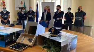 Check spelling or type a new query. Commissariato Di P S Di Gallarate Maxi Sequestro Di Droga Finisce In Carcere Una Banda Di Albanesi