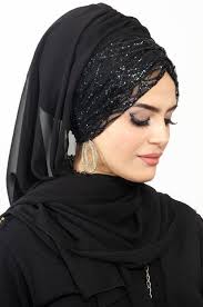 Aise Tesettur Siyah Buzgulu Bandana Pratik Payetli Sal 1 Basortusu Modasi Moda Stilleri Sal