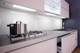 Grey kitchen cupboards white worktops online timer 15. Ø´ÛŒØ´Ù‡ Ø¨ÛŒÙ† Ú©Ø§Ø¨ÛŒÙ†ØªÛŒ Ù†Ù…Ø§ÛŒ Ø¨Ø±Ø§Ù‚ Ø¢Ø´Ù¾Ø²Ø®Ø§Ù†Ù‡ Ø®Ø§Øµ Ø´Ù…Ø§ ØªØ§ÛŒÙ„ Ø´ÛŒØ´Ù‡ Ø¨ÛŒÙ† Ú©Ø§Ø¨ÛŒÙ†Øª Modern Kitchen Backsplash Glass Tiles Kitchen Glass Backsplash Kitchen