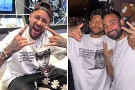 Neymar aparece sem aliança em foto após vitória do Brasil e detalhe divide internautas