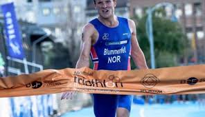 Kristian blummenfelt siegte vor seinen landsmännern gutav iden und caspar stornes und drückte nebenbei die weltbestzeit für. Kristian Blummenfelt Gewinnt Den Ironman 70 3 Bahrain Noya Vierter Hat Keine Dreifachkrone