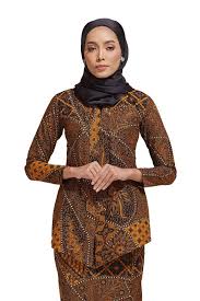 29 contoh model baju kurung modern terbaru dengan nuansa batik. 18 Jenama Jenis Baju Hari Raya Wanita Terkini Di Malaysia 2021