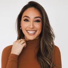 Elizabeth Mell's Instagram, Twitter & Facebook