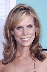 We believe that it would be better to show you some photos, have much to tell you the obvious about the fact that hairstyle should be selected taking into account your face shape, your age. 20 Most Suitable Hairstyles For Women Over 40 With Middle Length Hair Hairstyle For Women