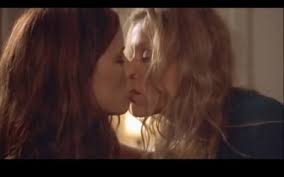 Annesi judy loe ve 1979 yılında 31 yaşında ölen babası richard beckinsale birer televizyon oyuncusuydu. I Kissed A Girl And I Liked It List