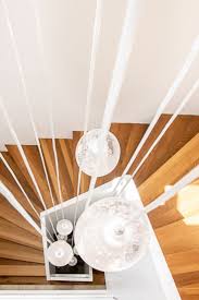 1 2 Gewendelte Treppe Mit Stufen In Eiche Selekt Wandseitig Befestigt Mit Bolzen Freiseitig In Wange Eingestemmt Wa In 2020 Faltwerktreppe Gewendelte Treppe Treppe