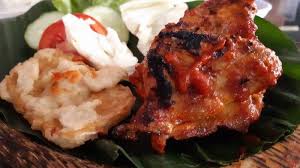 Cukup sampai disini pembahasan tentang resep dan cara membuat ayam bakar betutu khas bali. Menikmati Satu Ekor Utuh Ayam Bakar Bumbu Bali Di Dr Chicken Tribunjambi Travel