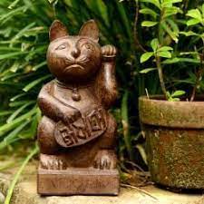 Our Best Outdoor Decor Deals Maneki Neko Lucky Cat Cat Statue