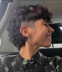 Lara Thorn (wanderingphotoperimeter)